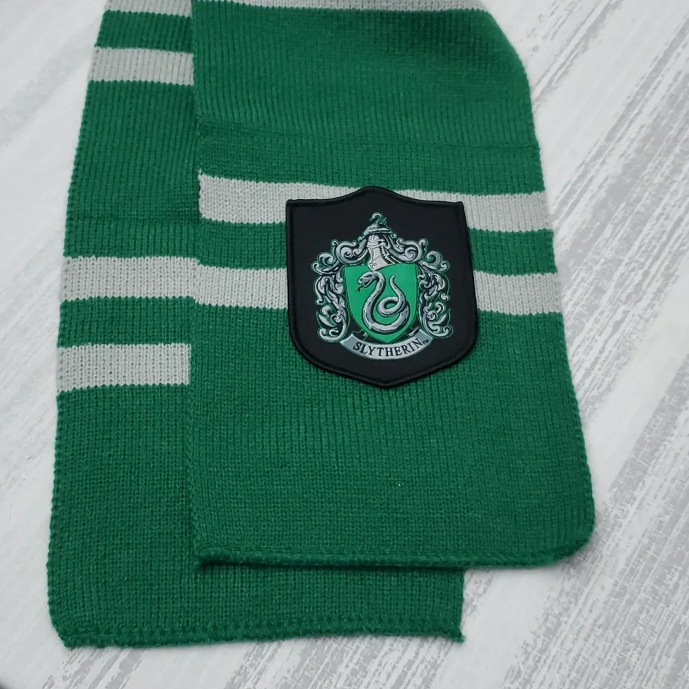 NWOT Slytherin Harry Potter Knitted Crest Scarf Green abd Gray with Crest